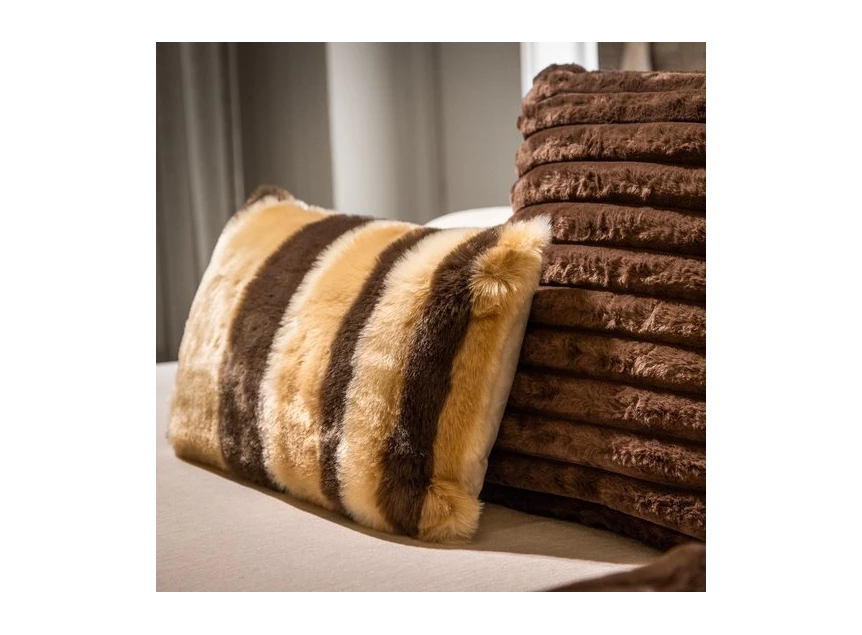 Cleo sierkussen- chocolate martini- 30x50cm- sfeerbeeld1