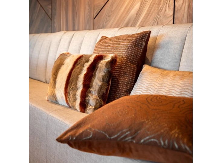 Cleo sierkussen- brandy brown- 30x50cm- sfeerbeeld