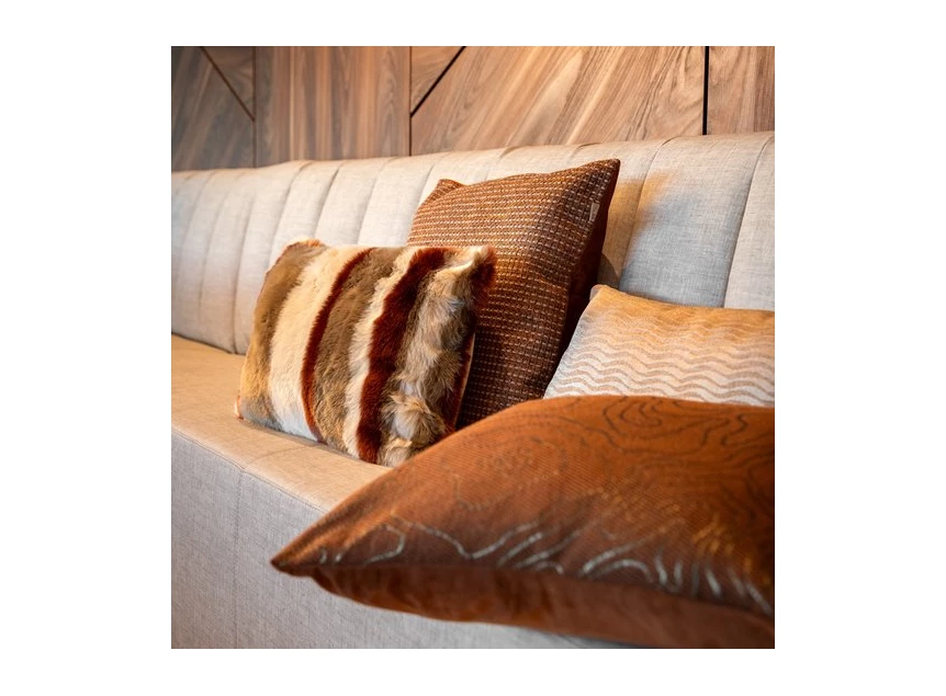 Cleo sierkussen- brandy brown- 30x50cm- sfeerbeeld