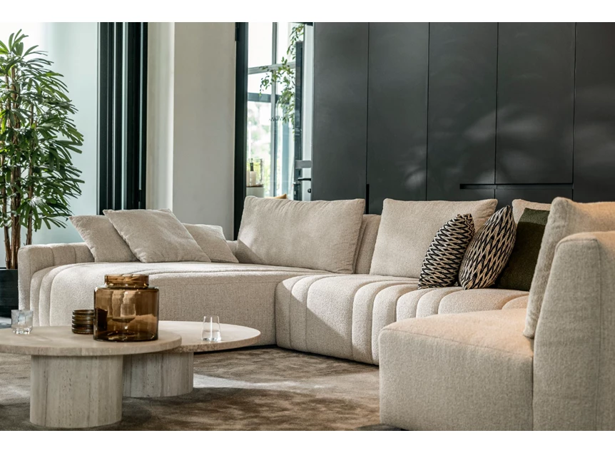 Zijkant Hoeksalon Xavio brede longchair stof beige Passe Partout
