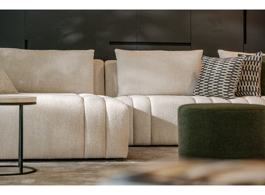 Front Hoeksalon Xavio brede longchair stof beige Passe Partout