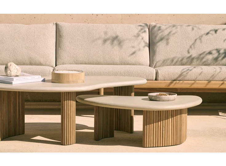 Sfeerfoto Salontafel Boomerang outdoor coffee table pebble concrete 11237 Ethnicraft