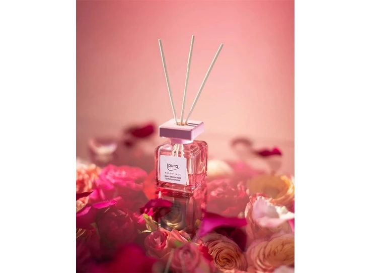 ESSENTIALS 100ML INTENSE ROSE sfeerbeeld
