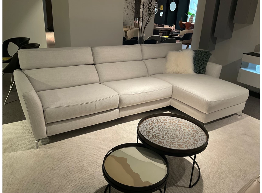 Salon Stan 3035 met longchair en relax stof wit Natuzzi Italia