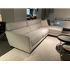 Zijkant Salon Stan 3035 met longchair en relax stof wit Natuzzi Italia