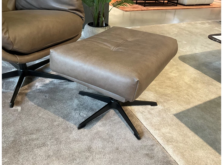 Detail poef Bijzetzetel Romeo natuurleder bruin taupe Designwerk