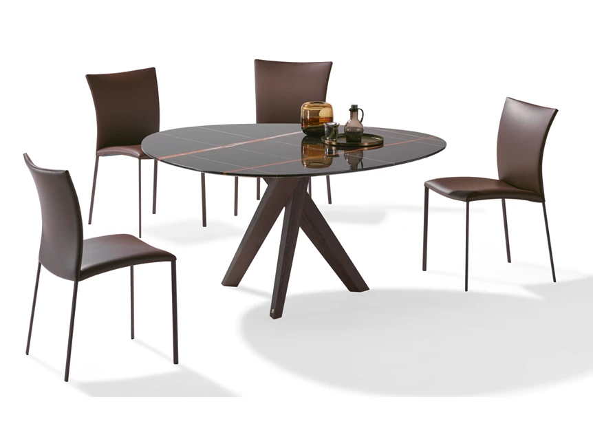 Sfeerfoto Eettafel Trilope 1540 stone sahara noir organisch natuursteen Draenert