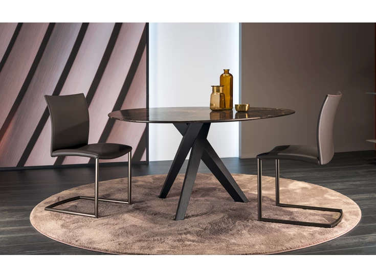 Sfeerofoto Eettafel Trilope 1540 stone oriental brown organisch natuursteen Draenert