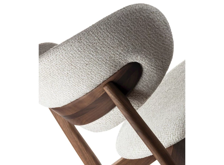 Detail Eetkamerstoel Capri massief noot Estetica Home