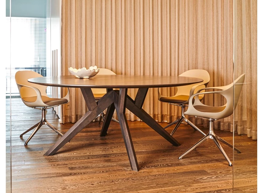 Sfeerfoto Eettafel Salsa rond massief hout eik bruin wenge op maat Diadesi