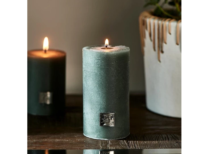 Rustic Candle green Ø7xh13 -Groen- sfeerbeeld
