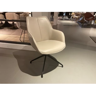 Armstoelen Kiq leder kiezel zand Bree's New World