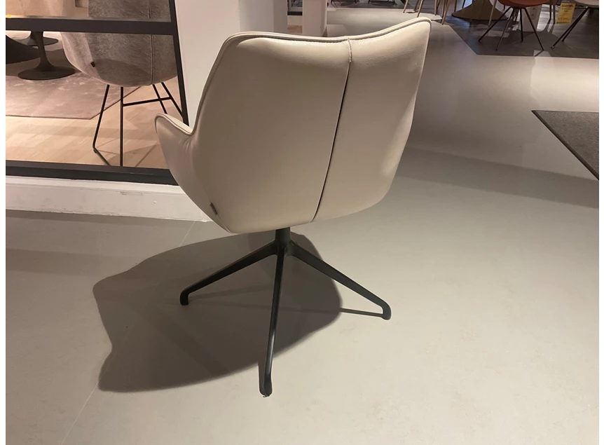 Achterkant Armstoelen Kiq leder kiezel zand Bree's New World