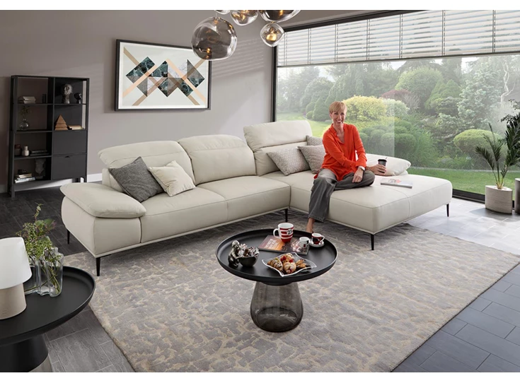 Sfeerfoto Zetel Tavaroo met longchair leder wit Willi Schillig