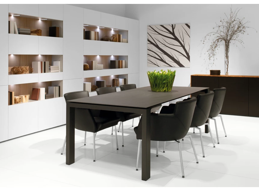 Sfeerfoto Tafel TZ keramiek donker Crest Tables to love Karat