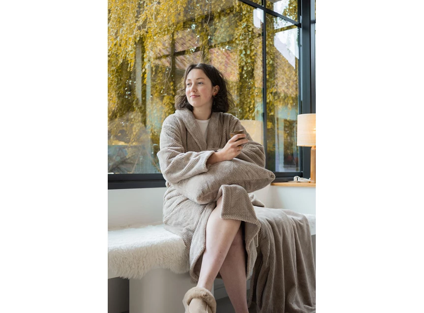 Bathrobe Jacquard flanel Pippa S/M taupe.jpg sfeerbeeld