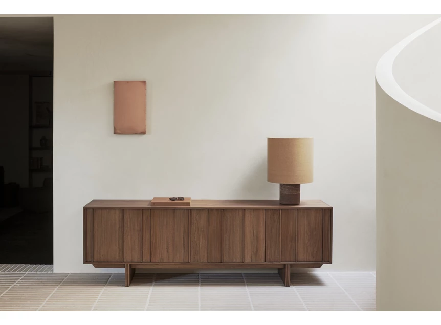 Sfeerfoto Dressoir Teak Pillar Wild Brown Sideboard 14323 Ethnicraft