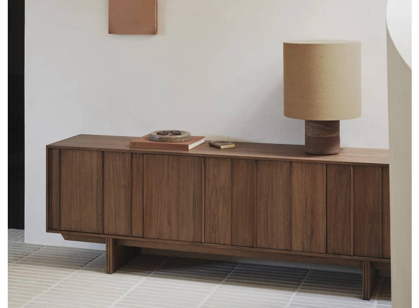 Sfeer zijkant Dressoir Teak Pillar Wild Brown Sideboard 14323 Ethnicraft