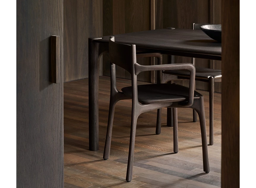 Sfeerfoto Armstoel Teak Pi Dark Brown Dining Chair with armrest 11575 Ethnicraft