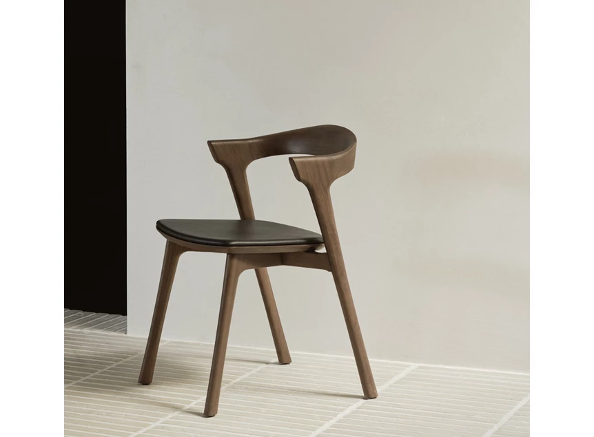 Sfeerfoto Armstoel Teak Bok Brown Dining Chair Black Leather 10685 Ethnicraft