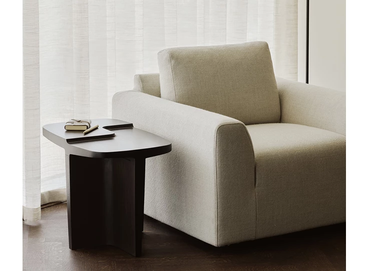 Sfeerfoto Bijzettafel Mahogany Brutalist Rose Brown Side Table 35160 Ethnicraft