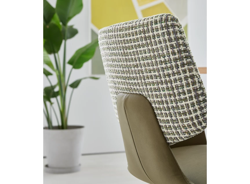 Achterkant Armstoel Nerina NE 2363 statiefonderstel recht Musterring