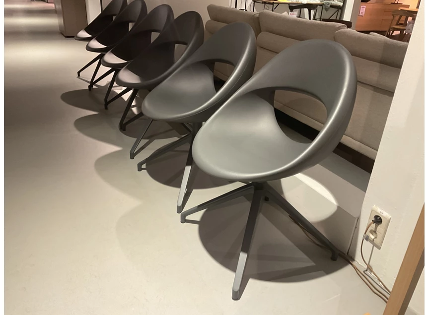 Zijkant Stoelen Lucky X03 Dark Grey Tonon