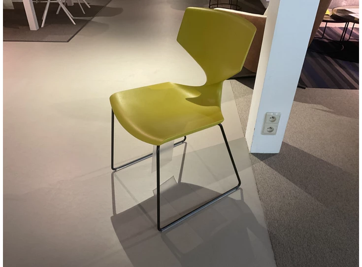 Zijkant Stoel Quo X10 Yellow sledepoot Tonon