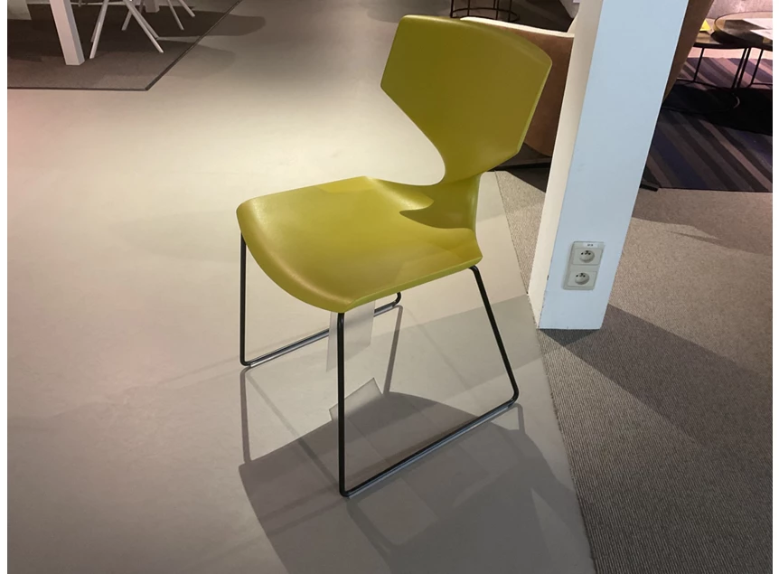 Zijkant Stoel Quo X10 Yellow sledepoot Tonon