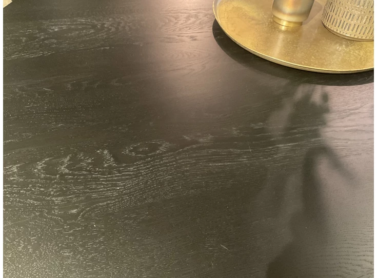 Detail Eettafel Miles rond eik hout zwart Diadesi
