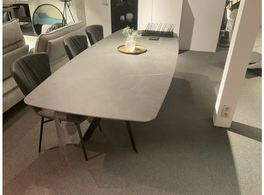 Zijkant Eettafel Nexus bootvorm keramiek grijs Diadesi
