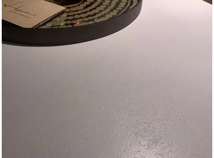 Detail Eettafel Eleva ovaal mortex cemento Liz Tables