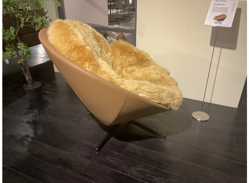 Zijkant Bijzetzetel DS-265 Coco leder en schapenvel Nougat deSede