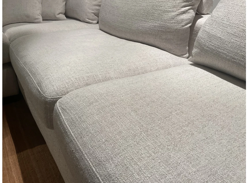 Detail Salon Samanta stof greige Easy Sofa