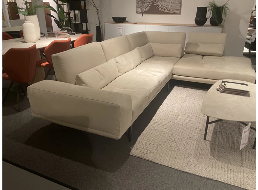 Zijkant Salon Melvina stof beige Franco Ferri