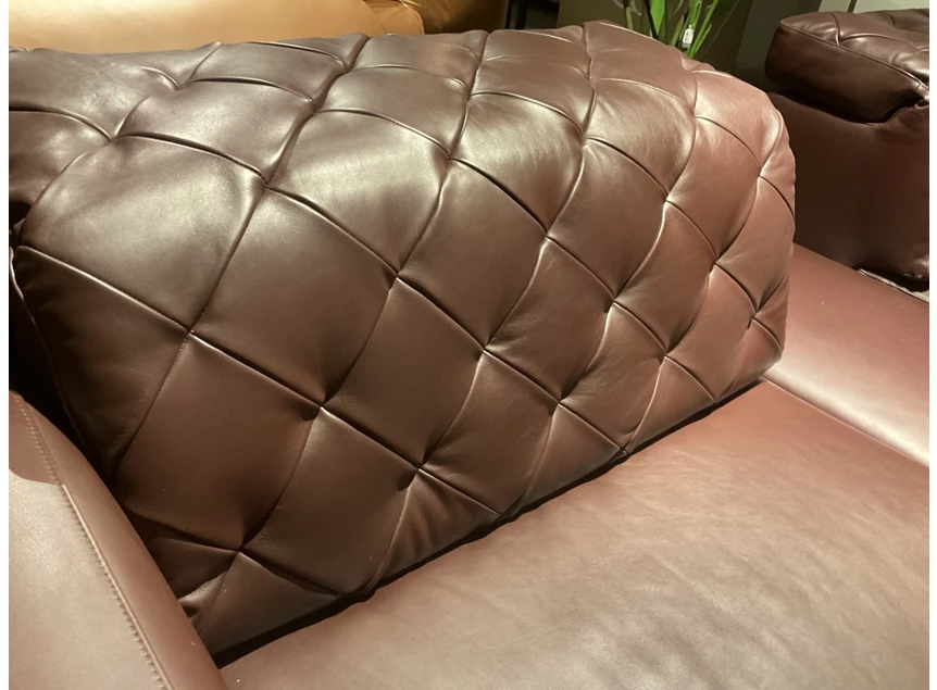 Detail Salon Skyline chocoladebruin Natuzzi Italia