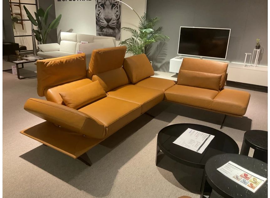 Verstelbare arm en rugleuningen Salon Finero leder sole Koinor