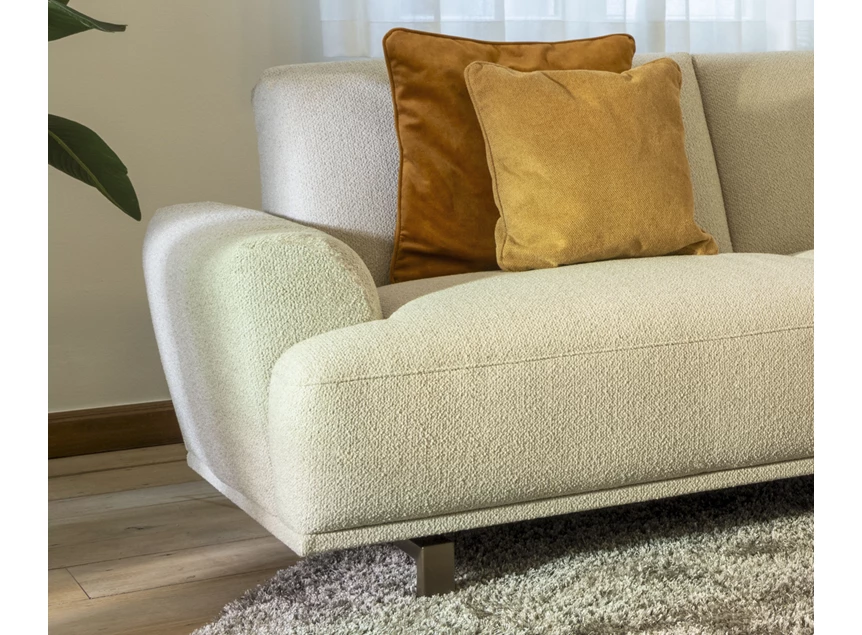 Detail Salon Milou met longchair en tussentafel stof beige Moome by Indera