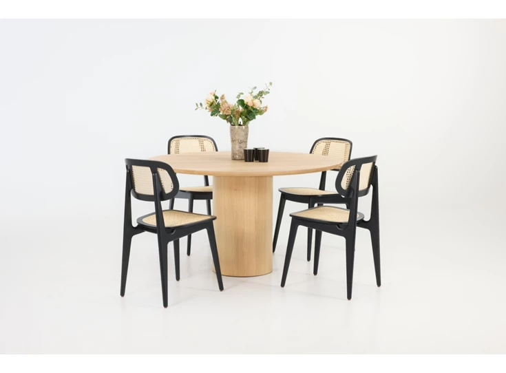 Sfeerfoto Eettafel Atlas round massief eik natural Vincent Sheppard