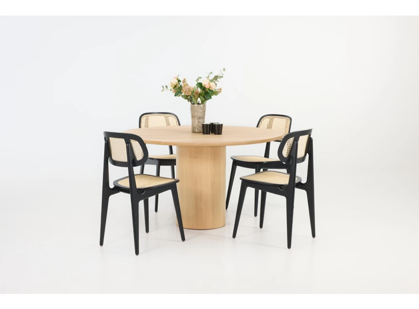 Sfeerfoto Eettafel Atlas round massief eik natural Vincent Sheppard