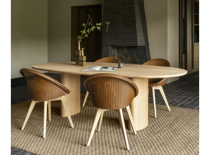 Sfeerfoto Eettafel Atlas Ellipse massief eik natural Vincent Sheppard