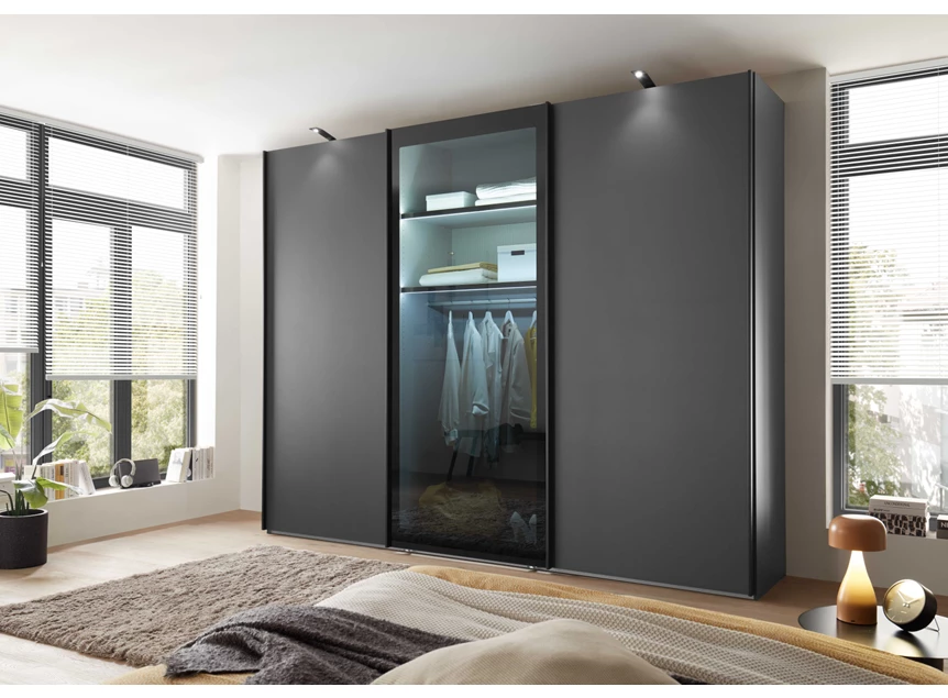 DUBAI_Graphit-D._SWT300cm,H236cm_mitlere Tür Glas Parsol-Grau,dahinter Bel_m.2Spots schwarz.jpg