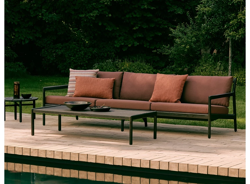 Sfeerfoto Lounge Teak Jack Black Outdoor Sofa 3 seater burgundy fabric 10440 Ethnicraft