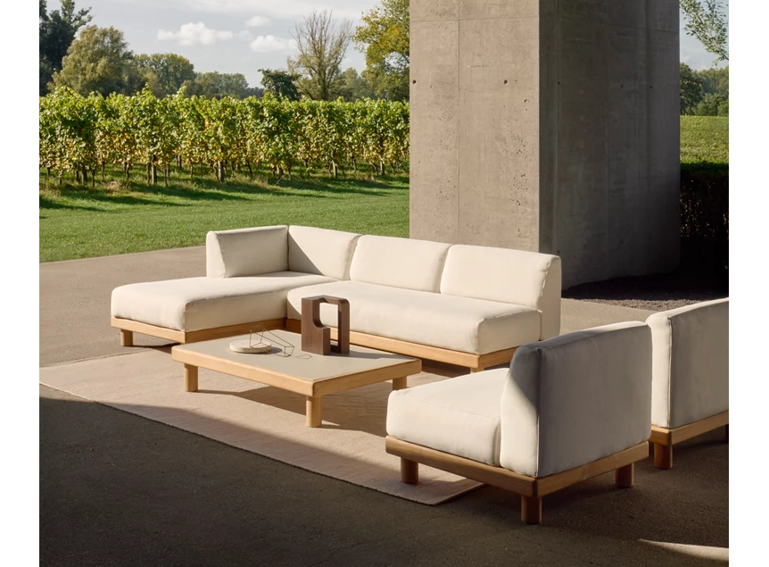 Sfeerfoto Salontafel Teak Monocle Outdoor Coffee Table Concrete Light Grey 10410 Ethicraft