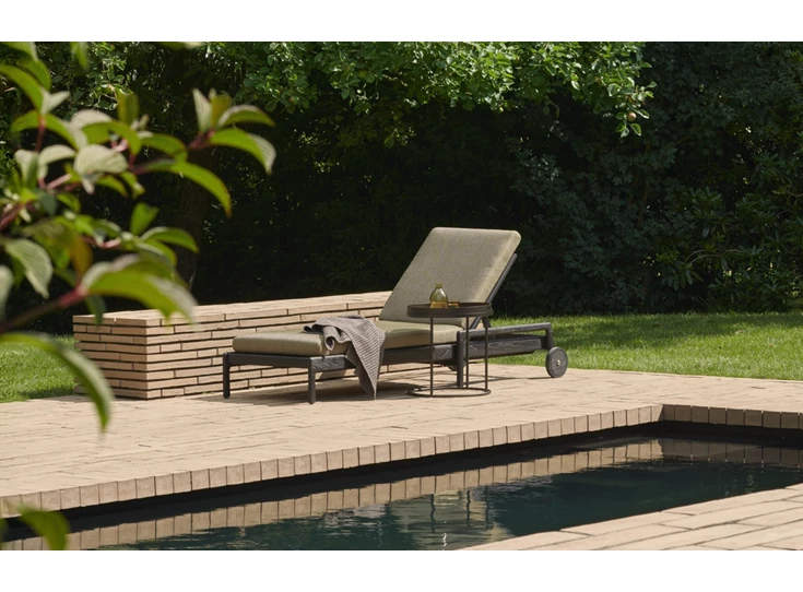 Sfeerfoto Bijzettafel Outdoor Tray Side Table Round S Dark Bronze 30006 Ethnicraft