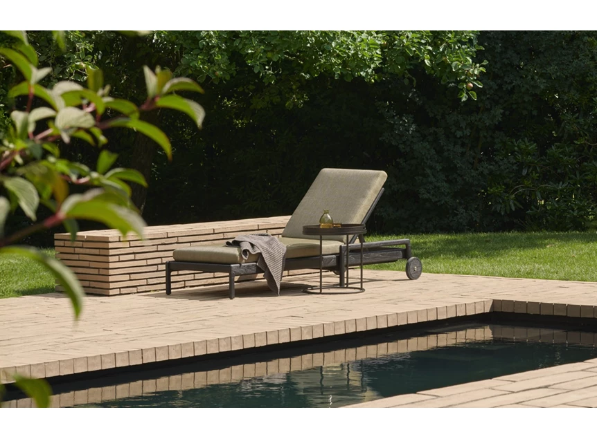 Sfeerfoto Bijzettafel Outdoor Tray Side Table Round S Dark Bronze 30006 Ethnicraft