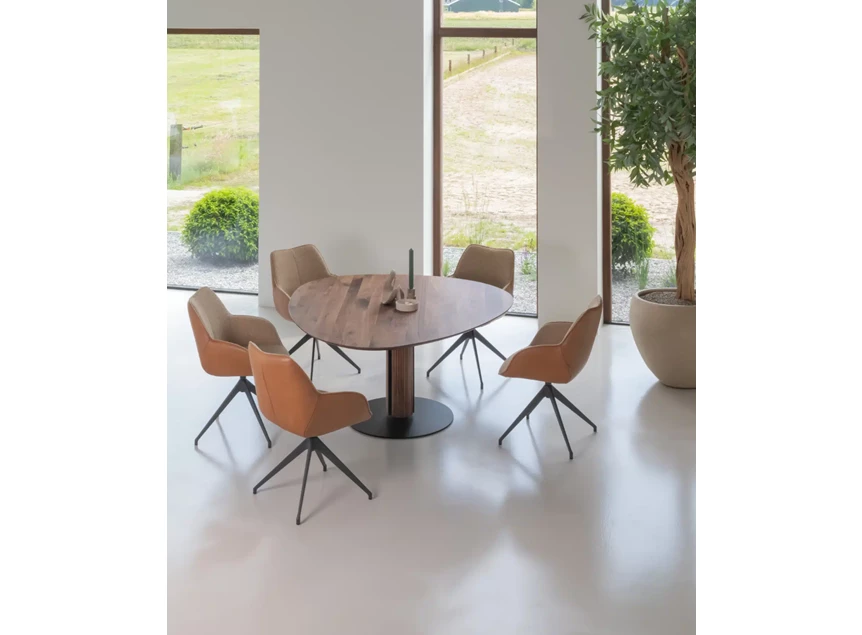 Sfeerfoto Armstoel Kiq 24 stervoet combi leder stof cognac beige Bree's New World