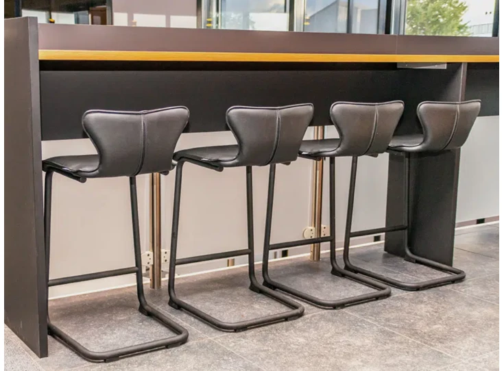 Sfeerfoto Barstoel Luna Medium leder antraciet zwart Bree's New World