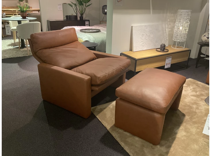 Verstelbare rugleuning Bijzetzetel Manhattan met voetenbank leder Tabak cognac Erpo