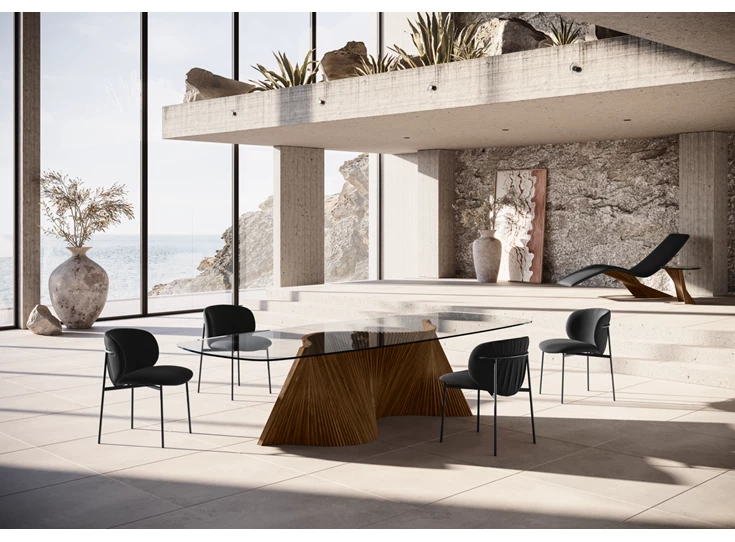 Sfeerfoto Eettafel Onda Bootvorm transparant glas onderstel hout Willisau Edition